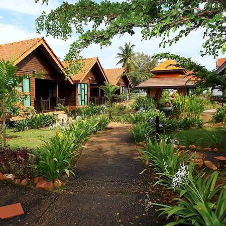 The Manor Beach Resort Besut Kampung Kuala Besut Exterior foto